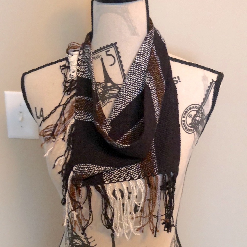 Scarf in black brown and white